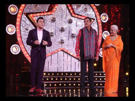 इंडियन आइडल सीजन 12 में अपनी पत्नी पूनम सिन्हा के साथ पहुंचे शॉटगन शत्रुघ्न सिन्हा