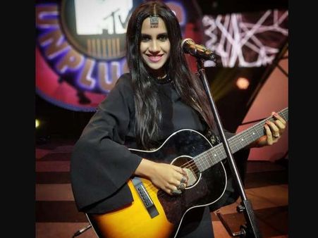 INTERVIEW: सिंगर्स और कंपोजर्स के लिए यह चैलेजिंग लेकिन पॉजिटिव समय है- निकिता गांधी