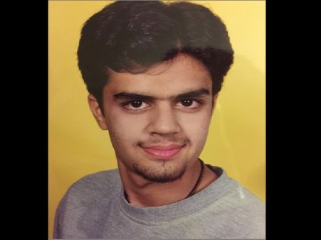 मनीष पॉल ने शेयर की पहले फोटोशूट की फोटो, लिखा- मां ने अपने हीरो बेटे को काला धागा पहनाया था