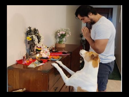रणदीप हुड्डा का अनोखा डॉगी बाम्बी करता है भगवान की पूजा, इंटरनेट पर छाई संस्कारी फोटो Viral