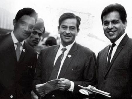 करिश्मा कपूर ने साझा की राजकपूर, दिलीप कुमार और देवानंद की तस्वीर, लिखा 'लीजेंड्री तिकड़ी!'