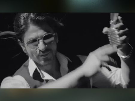 'पठान' से पहले शाहरुख खान का नया प्रोजेक्ट, लंबे बालों वाले लुक में दिखे- शानदार VIDEO