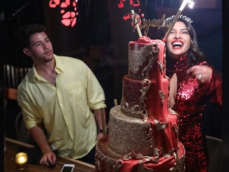 सिर्फ 45 सेकंड में प्रियंका चोपड़ा निक जोनस से शादी के लिए क्यों हो गईं तैयार? फिल्मी लव स्टोरी- Photos