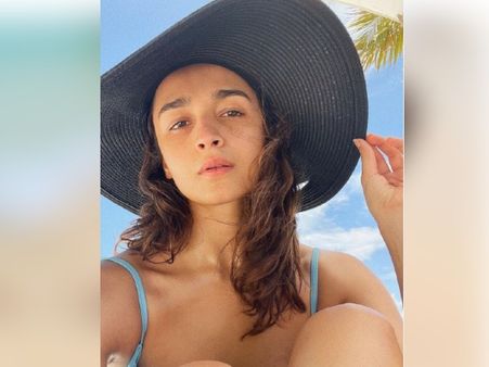 आलिया भट्ट की बिकिनी फोटो पर फिदा हुईं जैकलीन फर्नांडिस, नो-मेकअप लुक को देख कर डाला ये कमेंट