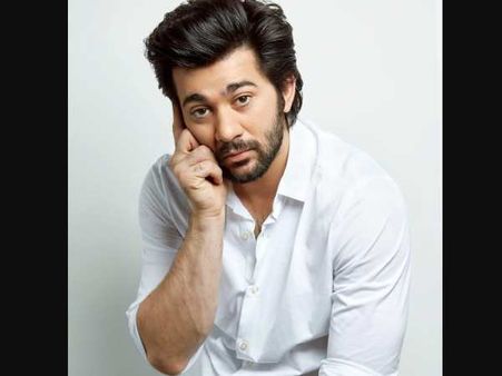 सनी देओल के बेटे करण देओल ने की अगली फिल्म की तैयारी शुरु, शेयर किया नया लुक