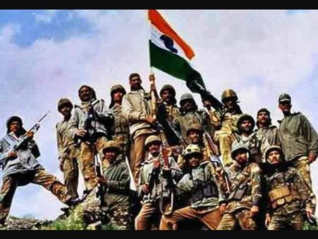कारगिल विजय दिवस- अक्षय कुमार, फरहान अख्तर समेत बॉलीवुड सेलेब्स ने कारगिल हीरोज को किया याद