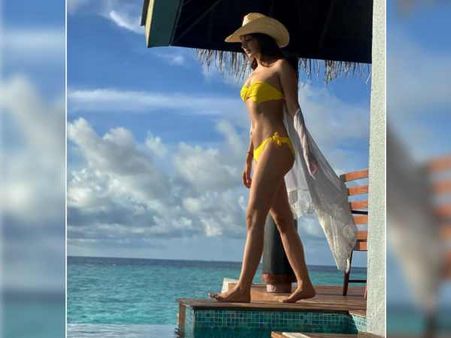 कियारा आडवाणी ने शेयर की बिकीनी में तस्वीर, फैन्स देने लगे सिद्धार्थ मल्होत्रा को शाबाशी