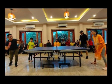 लाल सिंह चड्ढा शूटिंग: आमिर खान बेटे आजाद- किरण राव के साथ बन गए खिलाड़ी, खेला टेबल टेनिस