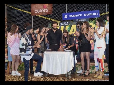 'खतरों के खिलाड़ी 11' लांच पर श्वेता तिवारी का Hot कातिलाना लुक देख, ठहर गई सबकी नजर, देखिए तस्वीरें