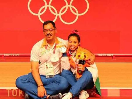 टोक्यो ओलंपिक्स 2020 में मीराबाई चानू जीतीं और ट्रोल होने लगे अक्षय कुमार - प्रियंका चोपड़ा, जानिए क्यों