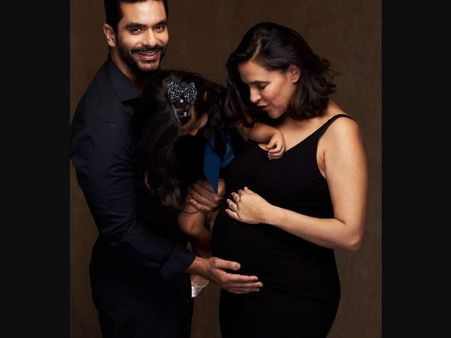 दोबारा प्रेग्नेंट हैं नेहा धूपिया, अंगद बेदी और बेटी के साथ शेयर की तस्वीर, फैंस को दी खुशखबरी