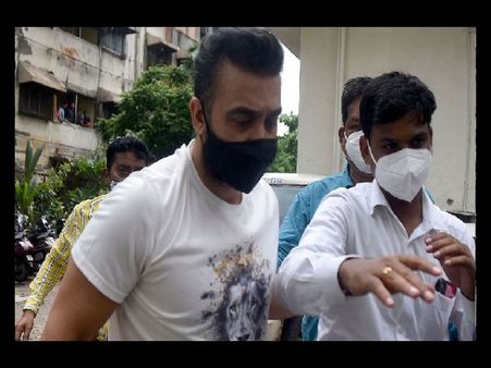 राज कुंद्रा पोर्न केस में हाथ लगा बड़ा सबूत: 90 एडल्ट फिल्मों का वितरण, 4 एडल्ट ऐप्स, सीक्रेट लॉकर!