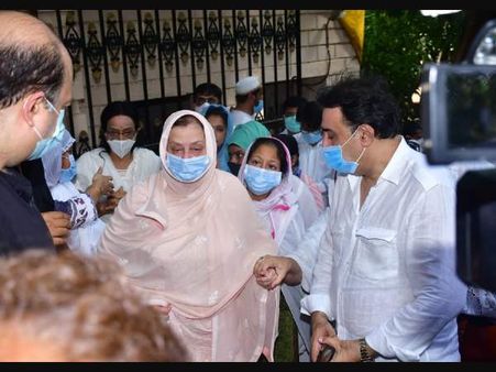 दिलीप कुमार का निधन- सायरा बानो ने प्रधानमंत्री नरेन्द्र मोदी और मुख्यमंत्री उद्धव ठाकरे का जताया आभार