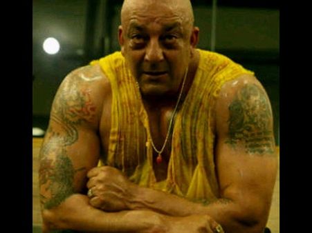 KGF2 अधीरा संजय दत्त की जबरदस्त बॅाडी, जेल में बाल्टी से बनाया सिक्स पैक, बर्थडे पर बाबा का जलवा