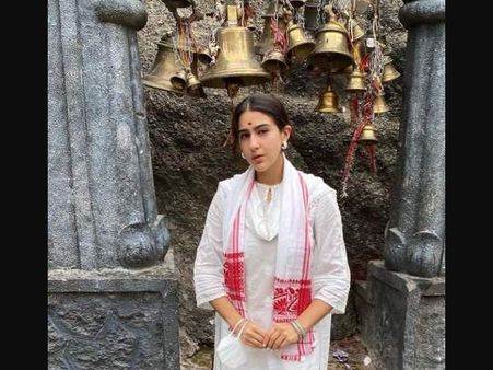 कामाख्या मंदिर पहुंची सारा अली खान, शेयर की तस्वीरें- धर्म को लेकर लोगों ने किया बुरी तरह से ट्रोल