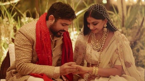 रिया कपूर और करण बूलानी की सगाई की तस्वीर आई सामने, शादी के बाद सामने आई पहली तस्वीर!