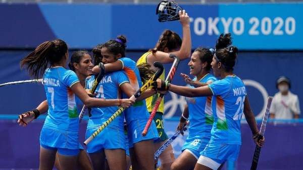 ओलंपिक में भारतीय महिला हॉकी टीम ने रचा इतिहास- बॉलीवुड कलाकारों ने दी बधाई, ट्विटर पर छाया 'चक दे इंडिया'