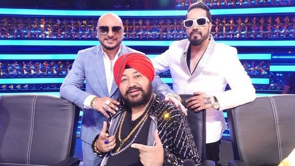 कलर्स के 'डांस दीवाने' में दलेर मेहंदी, मीका सिंह और बी प्राक ने मचाया धमाल, देखिए फोटो