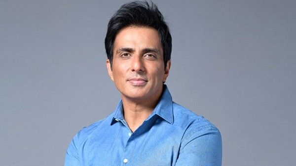 बाढ़ के कारण फंसे लोगों की सोनू सूद ने की मदद, राहत सामग्री भेजी