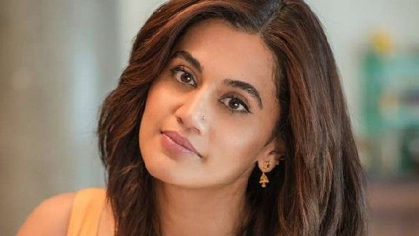 ज़ी स्टूडियोज़ और वायकॉम 18 स्टूडियोज़ के साथ तापसी पन्नू ने ट्विटर पर की मजेदार बातचीत