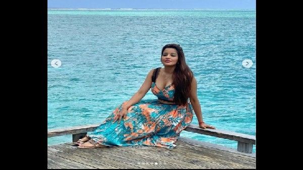 पति के साथ मोनालिसा का बोल्ड रोमांटिक वेकेशन, बिकिनी में दिखीं जलपरी, 5 तस्वीरें