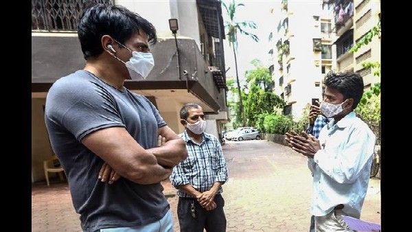Independence day: कोरोना में देश ने मांगी मदद, ये सुपरस्टार्स बने असली हीरो, खोला करोड़ों का खजाना