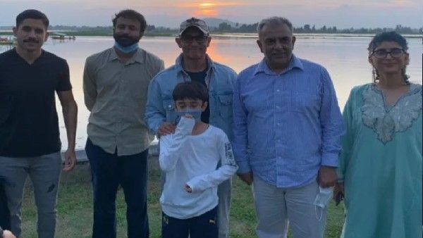 आमिर खान और लाल सिंह चड्ढा की टीम के साथ नजर आए नागा चैतन्य, कश्मीर से वायरल हुई तस्वीर!