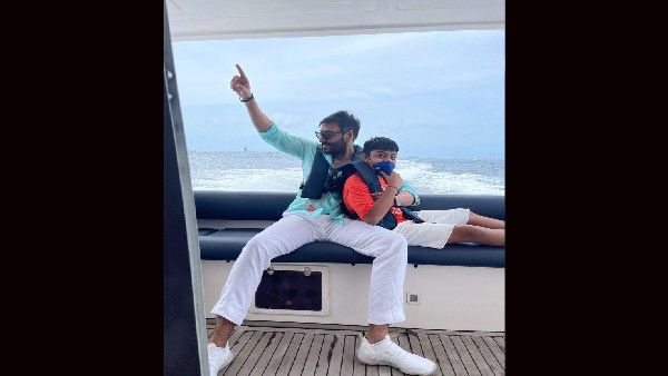 अजय देवगन ने मालदीव से पोस्ट की तस्वीर, बेटे युग के साथ मस्ती करते आए नजर!