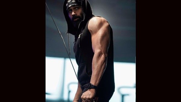 Tiger 3- इमरान हाशमी ने फिर दिखाई दमदार बॉडी, फैंस बोले 'सलमान भाई पिटने वाले हैं'
