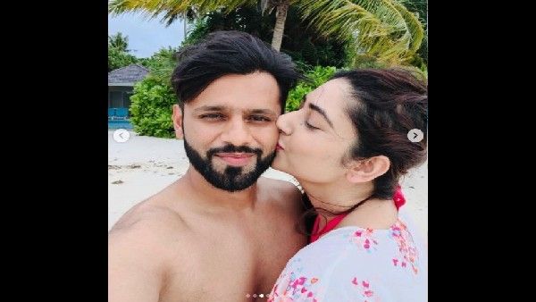 राहुल वैद्य के साथ हनीमून पर दिशा परमार ने पिंक बिकिनी में गिराई बिजली, सबसे HOT