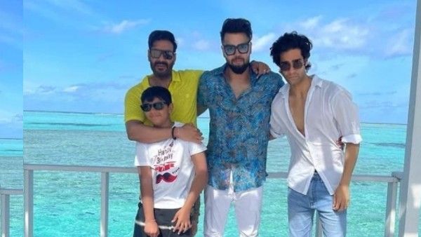 बेटे युग का बर्थडे मनाने पहुंचे अजय देवगन, वेकेशन पर सिर्फ Boys- तस्वीर