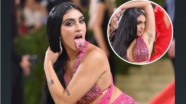 मेट गाला 2021: मॉडल ने जीभ दिखाकर आर्मपिट हेयर किए फ्लॉन्ट, दुनियाभर में बोल्ड तस्वीरें वायरल