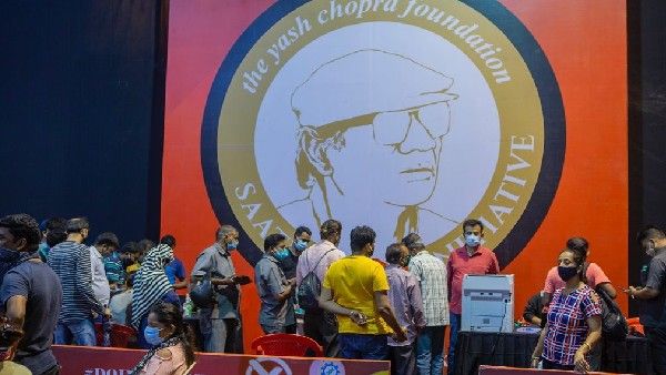 YRF ने किया वैक्सीनेशन ड्राइव के दूसरे फेज़ का आयोजन, फिल्म इंडस्ट्री के लोगों के लिए शानदार पहल