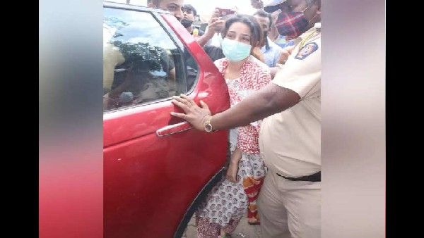 शमशान घाट से शहनाज गिल का दर्दनाक VIDEO, सिद्धार्थ -सिद्धार्थ चिल्लाते हुए एंबुलेंस की तरफ दौड़ी