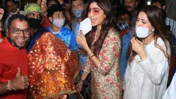 Pics of the Day: शिल्पा शेट्टी धूमधाम से घर लेकर आईं बप्पा, ज़ोर से चिल्लाईं गणपति बप्पा मोरया, वीडियो वायरल