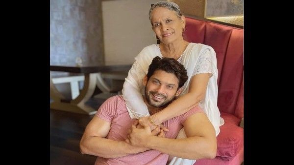 सिद्धार्थ शुक्ला के मौत के दिन मां रीता ने मांगी थी बेटे के लिए ये दुआ, प्रेयर मीट VIDEO में दिखा दर्द
