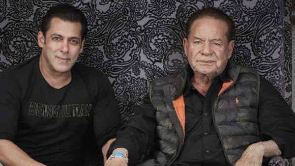 पापा सलीम खान के साथ शाहरुख खान से मिलने पहुंचे सलमान खान, मन्नत के बाहर गाड़ियां स्पॉट!