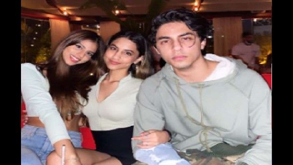 ड्रग्स केस में गिरफ्तारी : शाहरुख के बेटे आर्यन खान- बेटी सुहाना की 7 अनदेखी Party फोटो क्या देखी आपने?
