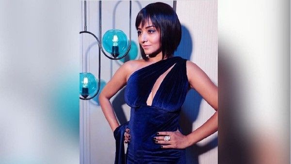 बिग बॅास की मोनालिसा ने ब्लू ड्रेस में कराया सबसे सेक्सी फोटोशूट, बेहद कातिलाना तस्वीरें