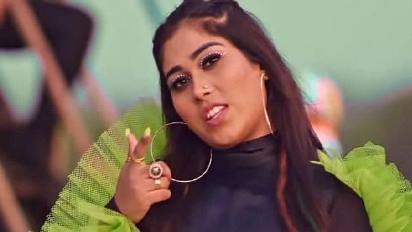 कौन हैं बिग बॉस 15 की प्रतियोगी अफसाना खान? मेले की भीड़ से 'तितलियां वर्गा' गाने तक का सफर!