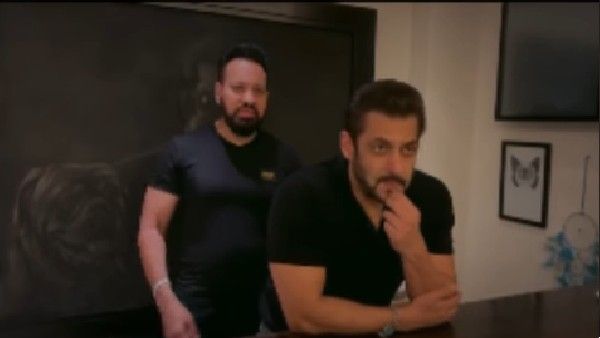 Video- सलमान खान को देख शेरा ने मारा 'अंतिम' का डायलॉग, ऐसा था मेगास्टार का रिएक्शन!