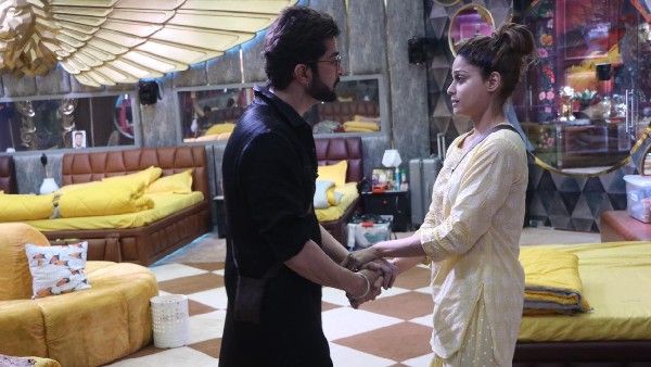 बिग बॉस ब्रेकिंग: शमिता शेट्टी ने छोड़ा बिग बॉस 15 का घर, एक हफ्ते पहले ही बॉयफ्रेंड राकेश ने कहा अलविदा