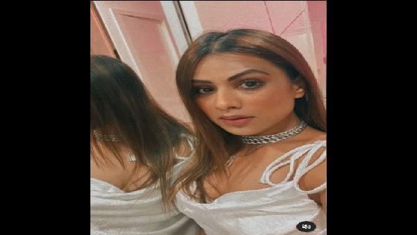 'कजरारे सांग' पर निया शर्मा के सेक्सी ठुमका डांस से लगा दी आग, देखिए Hot वीडियो