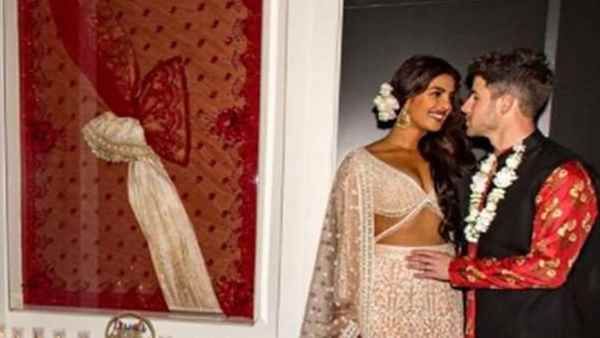 प्रियंका चोपड़ा ने चुन्नी से निक जोनस के साथ मंडप में गठबंधन किया, वो चुन्नी अब ट्रेंड हो रही है, ये है कारण
