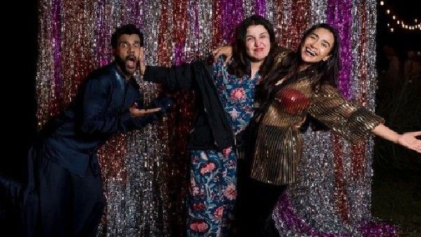 राजकुमार राव और पत्रलेखा की पायजामा पार्टी में नाइटी में नजर आईं फराह खान, तस्वीरें वायरल