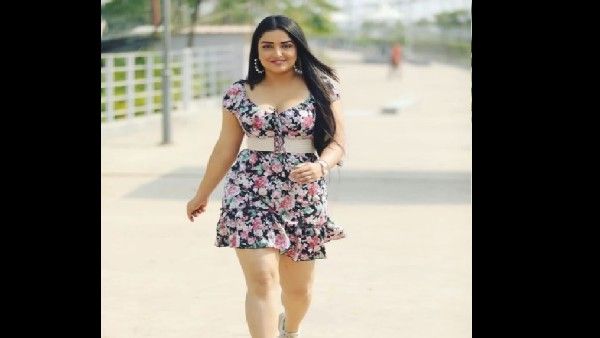 भोजपुरी एक्ट्रेस आम्रपाली दुबे ने पानी-पानी सांग पर किया सेक्सी डांस, लगाया ऐसा ठुमका Video