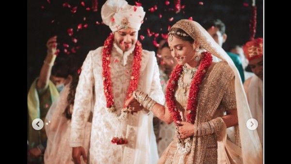 शादी के बाद पति विकी जैन ने अंकिता लोखंडे को दिया 50 करोड़ का अनोखा गिफ्ट, हो जायेंगे हैरान !