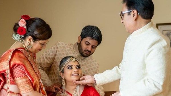 'जेठालाल' की बेटी नियति ने रचाई शादी, दुल्हन लुक से ज्यादा सफेद बालों पर हुई चर्चा- PICS