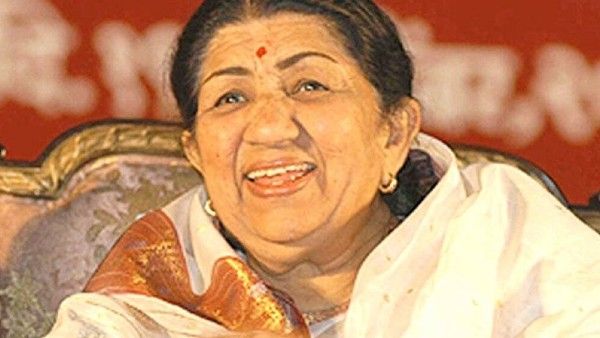92 साल की लता मंगेशकर कोरोना पॅाजिटिव, अधिक उम्र के कारण ICU में एडमिट, पढ़िए डिटेल