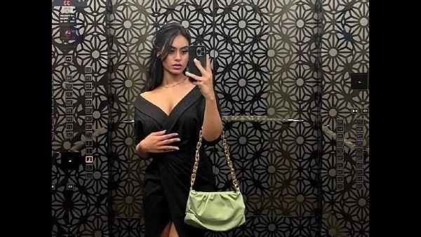 नए साल में अजय देवगन की बेटी नीसा ने 18 साल की उम्र में गिराई बिजली,ब्लैक ड्रेस में सबसे HOT